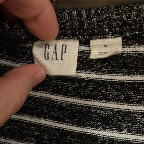 GAP Striped Soft Spun Cold Shoulder - Picture 2 of 6